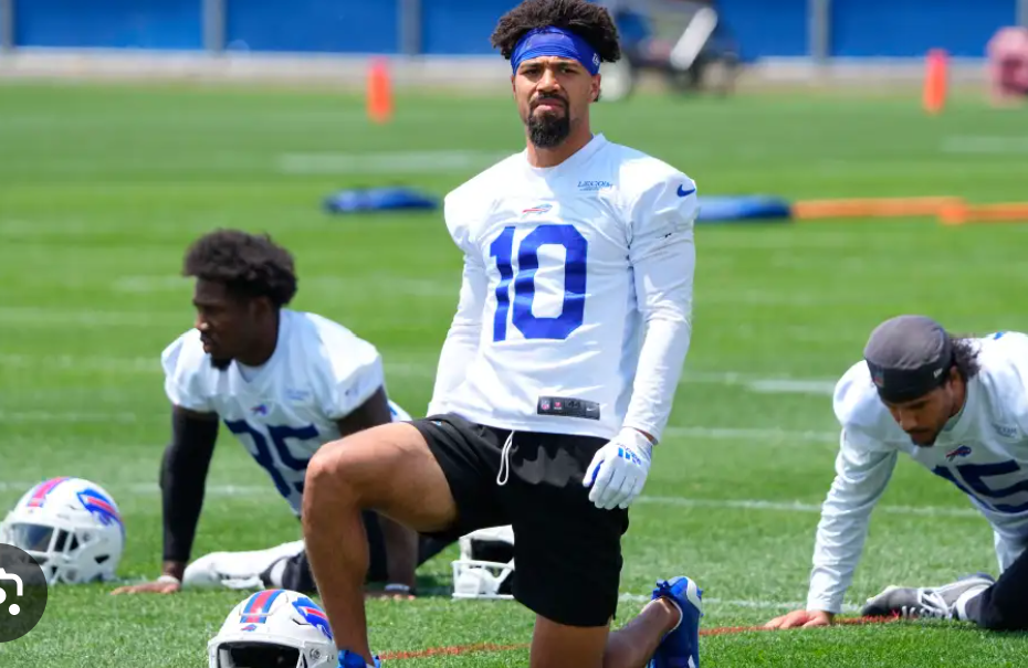Joyous moment Bills WR Khalil Shakir resumes training with Eric Moulds after injury
